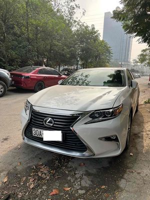 Lexus ES250 2015 Trắng 90000 km. Mua bán Ô tô tại Quận Hà Đông Hà Nội được đăng bởi TIẾN QUÂN CAR