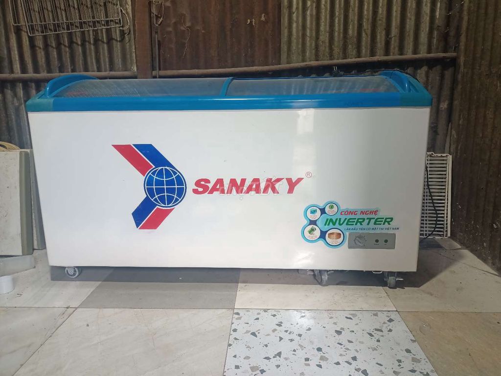 Thu đông Sanaky kính cong 600 lít đẹp như hình