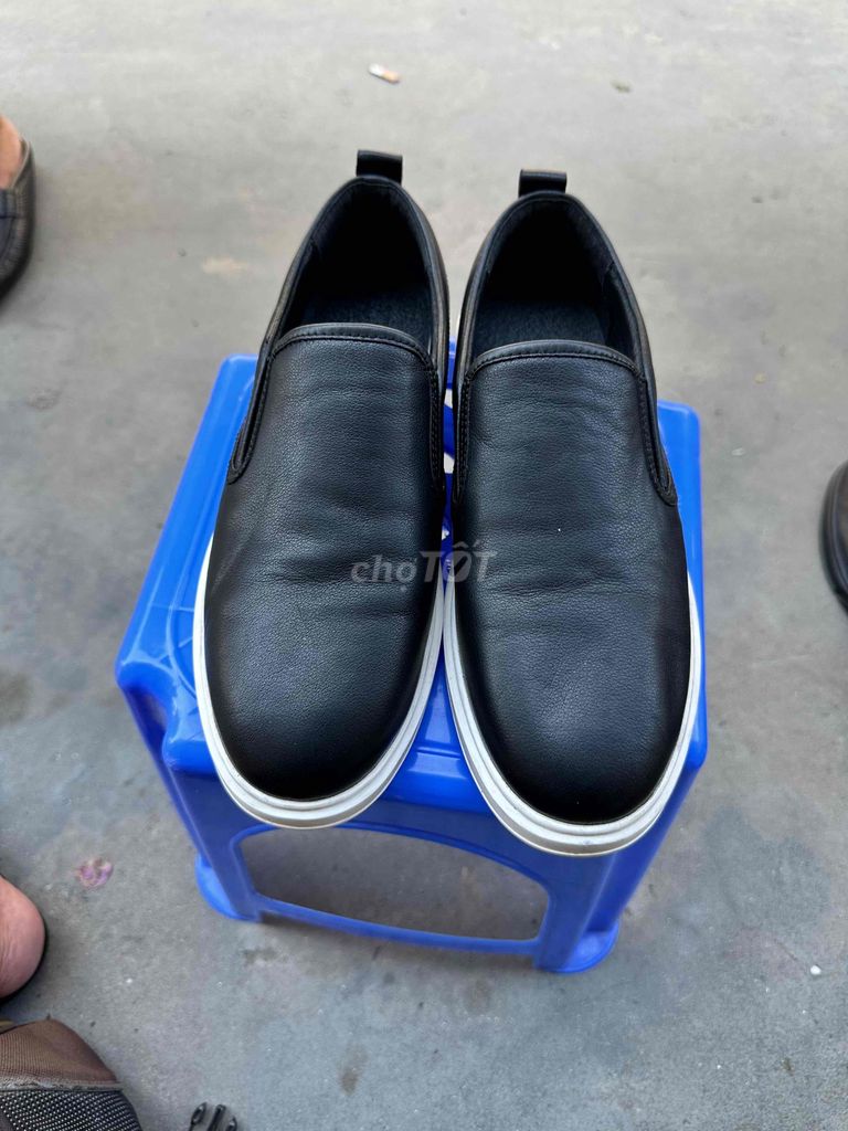 Giày lười Lacoste Nam Da Đen. Mua bán Giày dép tại Huyện Thạch Thất Hà Nội được đăng bởi Cao Văn Nguyên hình 1