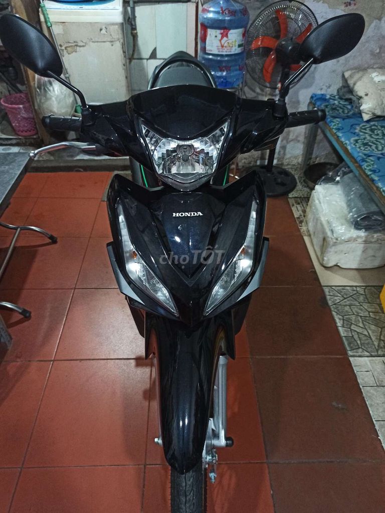 Honda Wave RSX FI 2025 Đen 541 km BSTP BAO KÍ.. Mua bán Xe máy tại Quận Bình Tân Tp Hồ Chí Minh được đăng bởi LÊ TRUNG VIỄN. hình 2