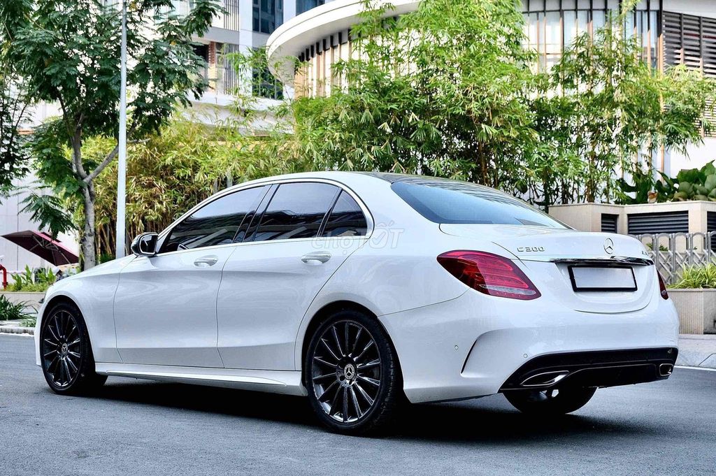 Mercedes-Benz C-Class C300 AMG 2017 Trắng. Mua bán Ô tô tại Quận 7 Tp Hồ Chí Minh được đăng bởi Quý Auto Nam Sài Gòn hình 7