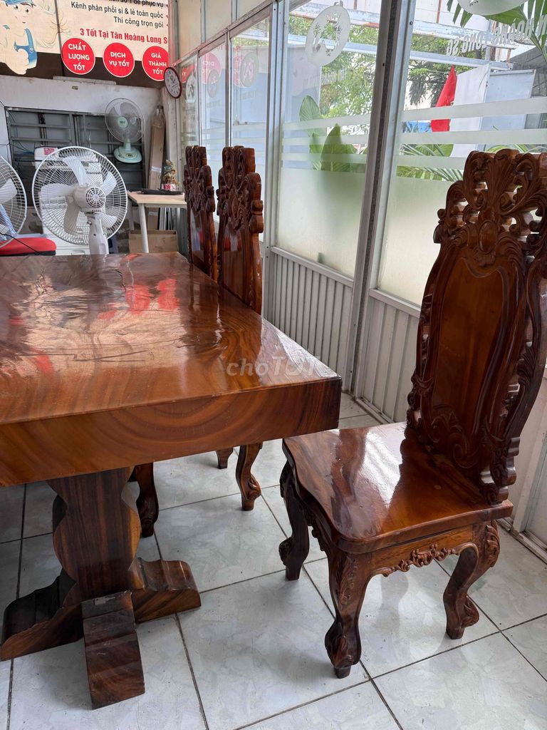 Bộ bàn ghế ăn Gỗ Nâu Cổ điển 4-6 người. Mua bán Bàn ghế tại Quận 12 Tp Hồ Chí Minh được đăng bởi Cindy Pham hình 1