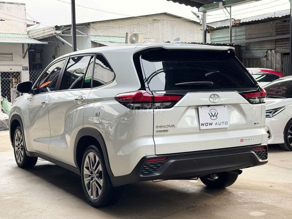Innova Cross Hybrid 2026 Жемчужно-белый после первого владельца