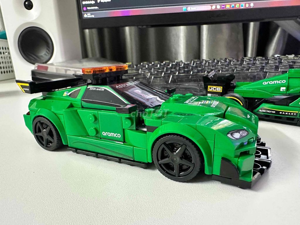 Đồ chơi Lego Aston Martin Xanh lá Nhựa