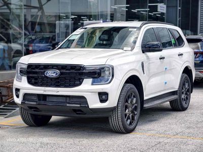 Ford Everest  2026 trả trước 240 triệu nhận xe