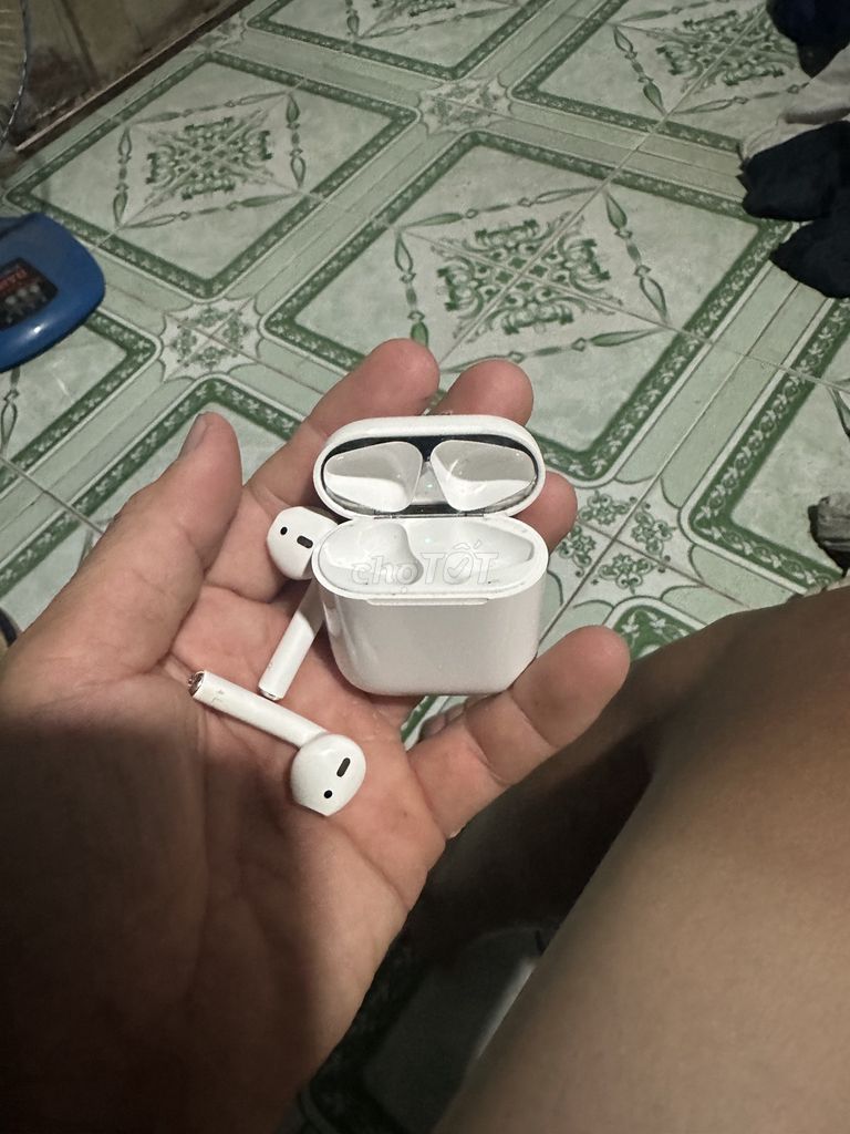 Tai nghe Apple AirPods 2 Trắng. Mua bán Tivi, Âm thanh tại Huyện Hóc Môn Tp Hồ Chí Minh được đăng bởi one bilion view hình 1