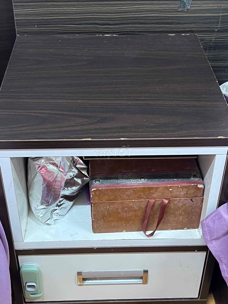 Tủ đầu giường Gỗ khối Nâu Chắc chắn. Mua bán Tủ, kệ gia đình tại Quận Tân Phú Tp Hồ Chí Minh được đăng bởi Nguyễn Thị Cẩm Hà hình 1