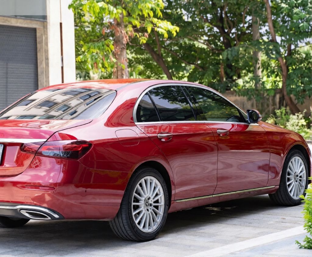Mercedes Benz E class E200 Exclusive 2021 Красный