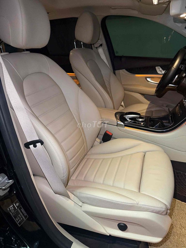 Мерседес-Бенц GLC 300 4MATIC 2019 Черный 7 тыс. км
