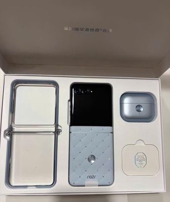 Motorola Razr 60 Ice Diamond Limited Edition. Mua bán Điện thoại tại Quận Tân Bình Tp Hồ Chí Minh được đăng bởi LUCKY PHONE VN