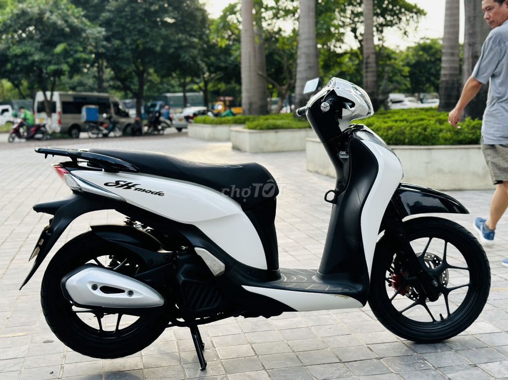 Honda SH Mode бело-черный, родной мотор, красивый мопед
