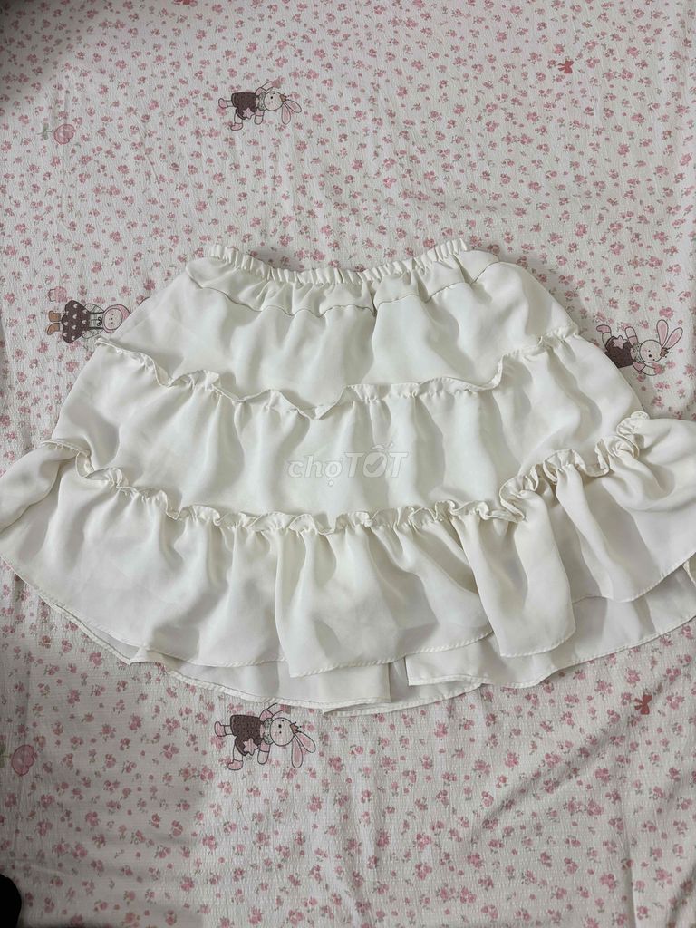 Chân váy nữ trắng xòe. Mua bán Quần áo tại Huyện Phúc Thọ Hà Nội được đăng bởi Thu Trang Nguyễn hình 1