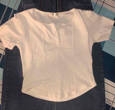 Áo trắng / Chân váy jeans dài (có bán lẻ). Mua bán Quần áo tại Thị xã Ninh Hòa Khánh Hòa được đăng bởi Kha Chau