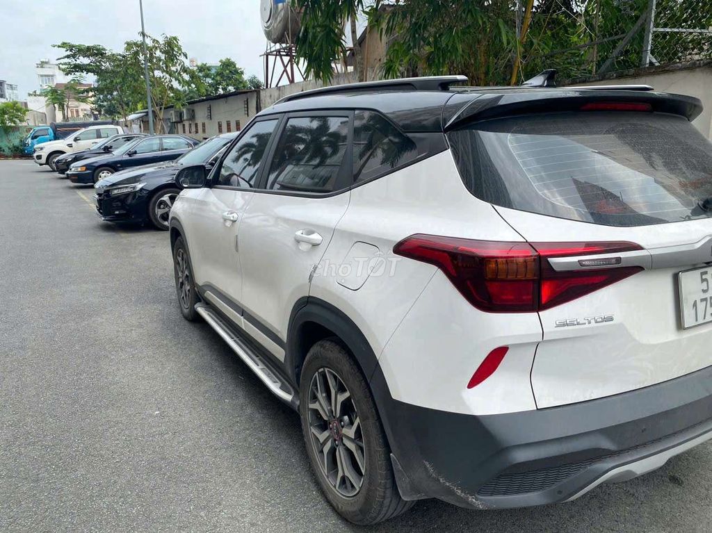 KIA Seltos Luxury 26000 km Trắng. Mua bán Ô tô tại Quận 8 Tp Hồ Chí Minh được đăng bởi thiện hình 4