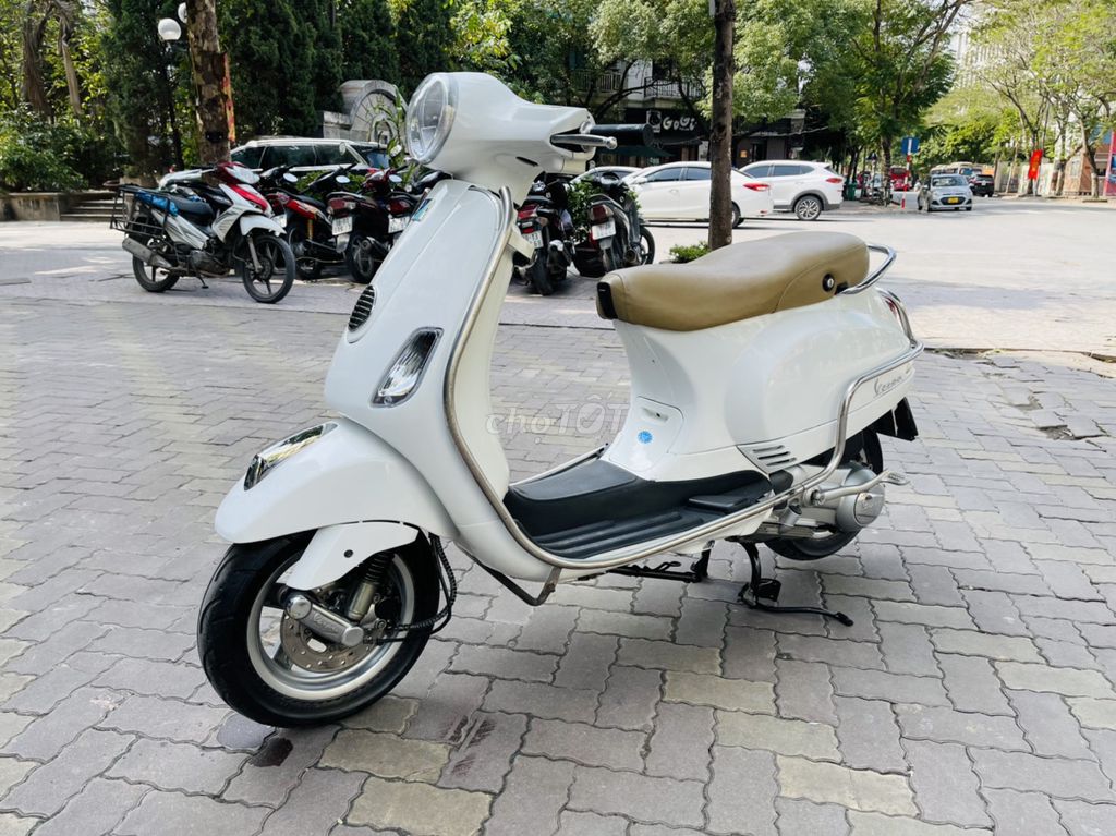 VESPA LX 125IE TRẮNG XE NGUYÊN ZIN BIỂN HÀ NỘI. Mua bán Xe máy tại Quận Bắc Từ Liêm Hà Nội được đăng bởi THANH BÌNH hình 2