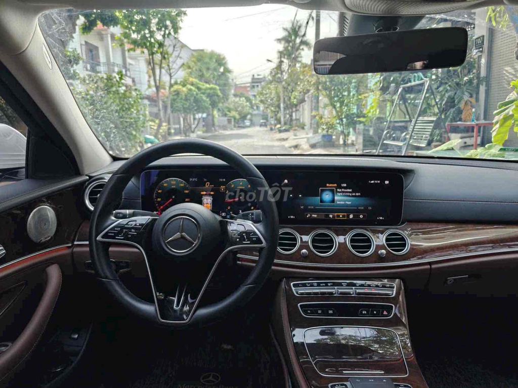 Mercedes E200 Exclusive ĐKLĐ 2025 Trắng/Nâu. Mua bán Ô tô tại Quận Bình Tân Tp Hồ Chí Minh được đăng bởi Thanh Nhã Xe Lướt Sài Gòn hình 6