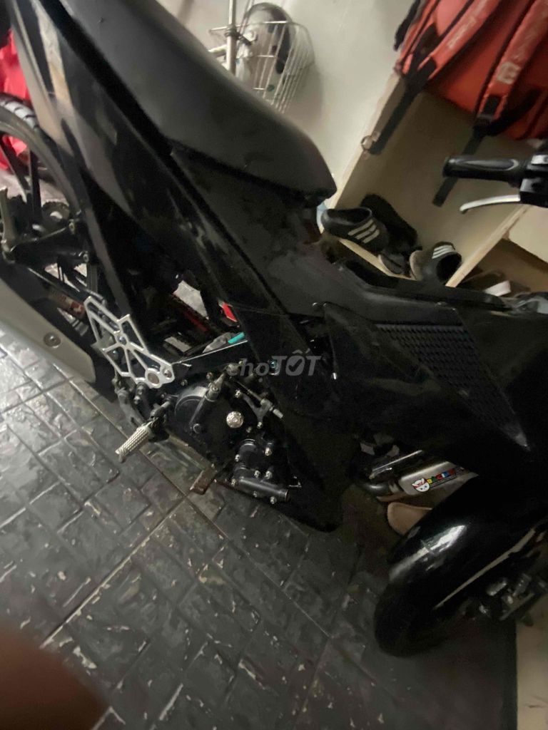 Suzuki Satria черный с механической коробкой