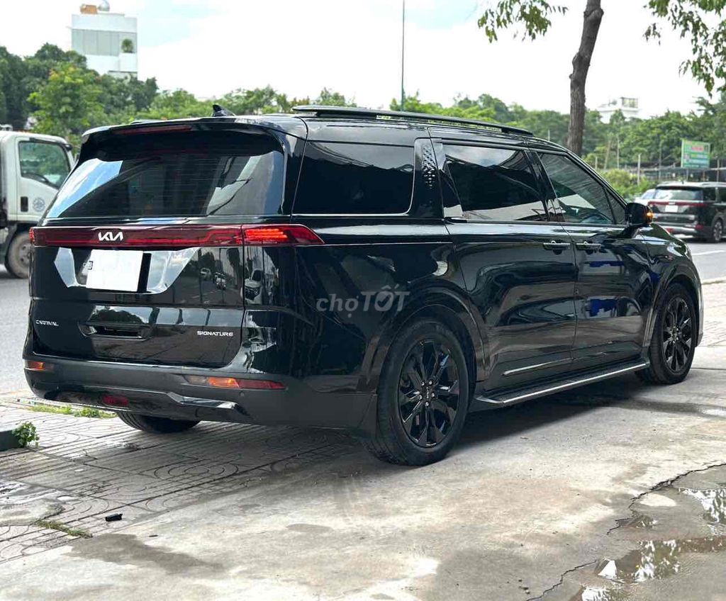 Kia Carnival Signature 2024 Черный 37 000 км