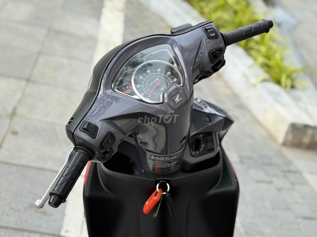Honda Vision Sport Smartkey thể thao Nhám 29F1. Mua bán Xe máy tại Quận Ba Đình Hà Nội được đăng bởi Xe Máy Nam Thi hình 2