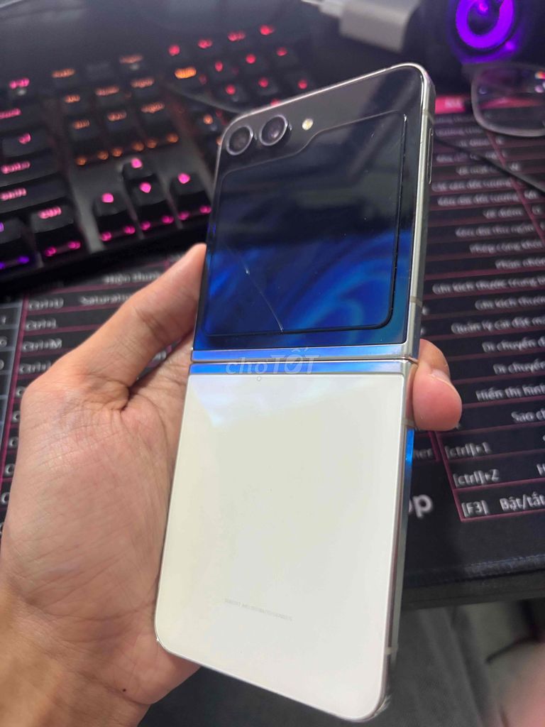 Samsung Z Flip 5 Trắng Đã sử dụng. Mua bán Điện thoại tại Thành phố Vinh Nghệ An được đăng bởi Thái Đình Hoà hình 1