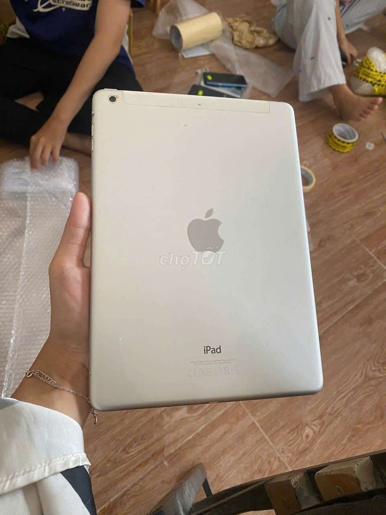 iPad air, 64g, pin trâu, kèm ốp. Mua bán Máy tính bảng tại Thành phố Thủ Dầu Một Bình Dương được đăng bởi Phước Mobile hình 1