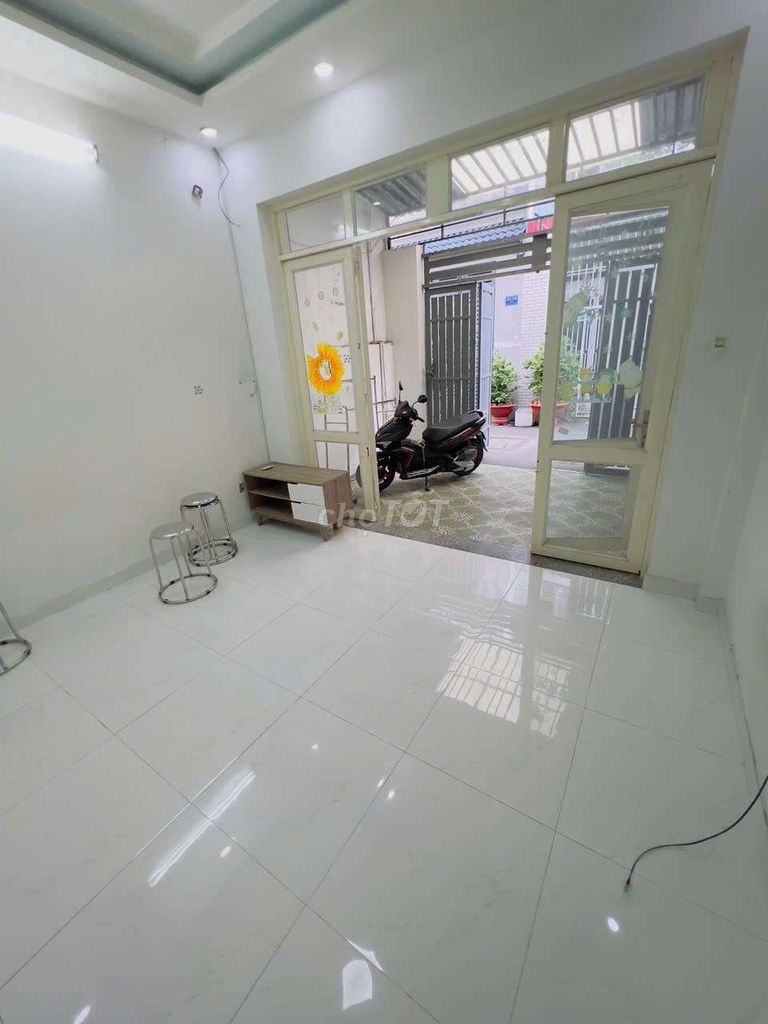 cho thuê nhà 4x15 lê văn thọ p11 Gò Vấp hẻm xe hơi 2 phòng ngủ giá 8tr