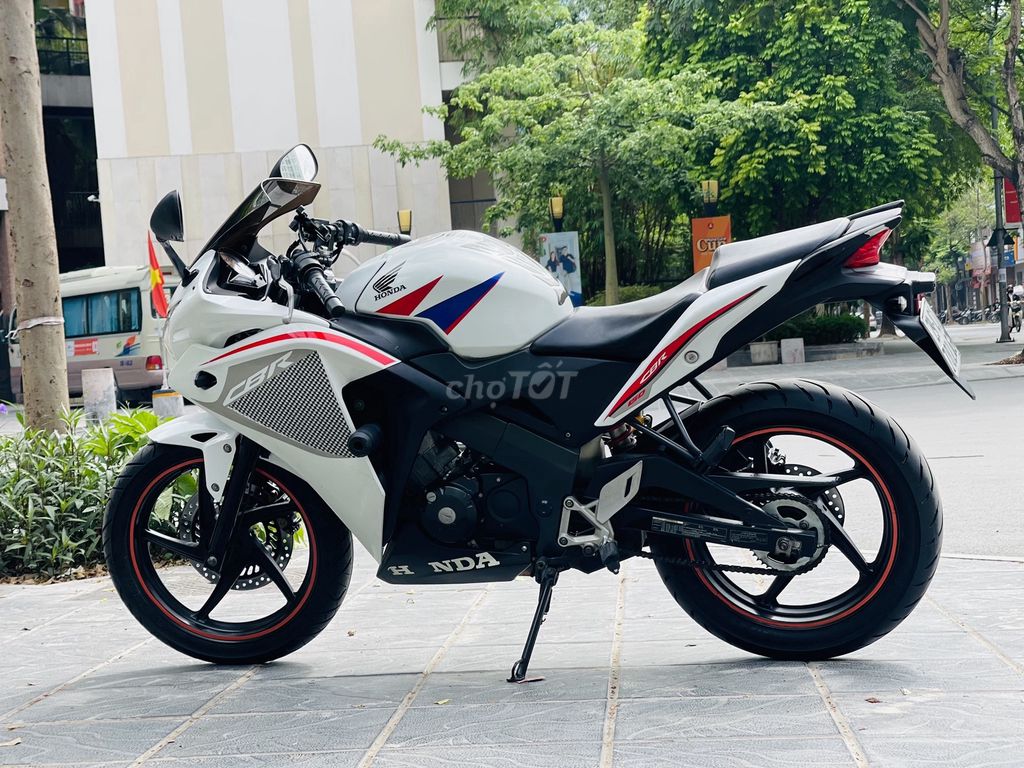 Honda CBR 150 Trắng Nhập Thái 2018 Biển 29. Mua bán Xe máy tại Quận Nam Từ Liêm Hà Nội được đăng bởi TÙNG LÂM hình 2
