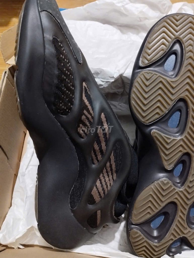 Giày Adidas Yeezy 700V3 /Size 43.5 (Hết ạ). Mua bán Giày dép tại Thành phố Thủ Đức Tp Hồ Chí Minh được đăng bởi Hoàng Trung  hình 1