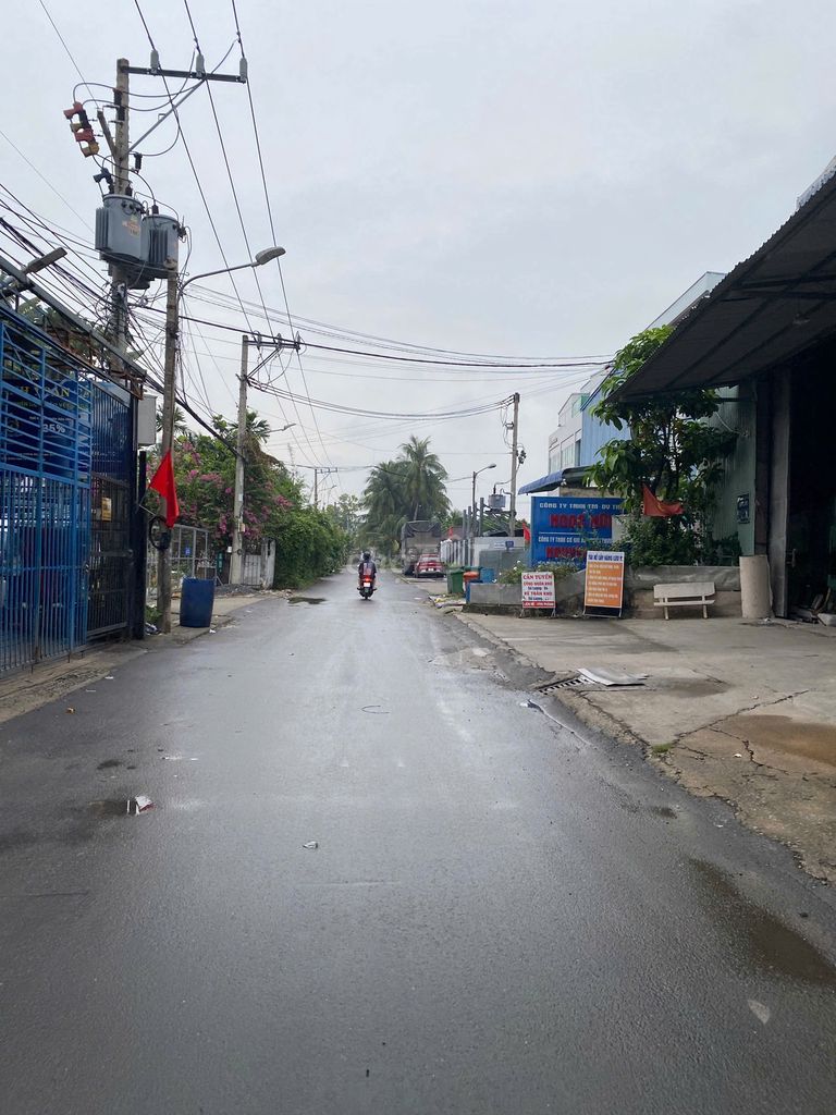 140.5m2 ( 5.5 X 25.5 ) - thổ cư 100m2 -đường xe tải 5m thông -sổ riêng