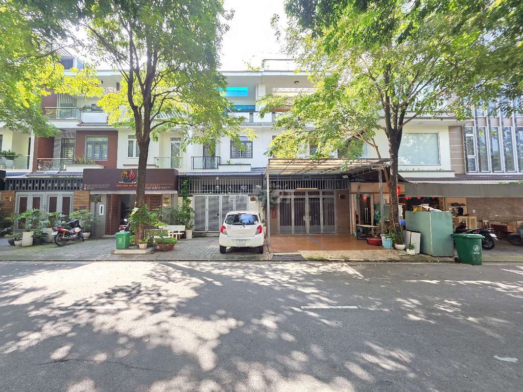 Nhà phố kdc Him Lam Phú Đông, p. An Bình, TP Dĩ An giáp chợ Thủ Đức 
