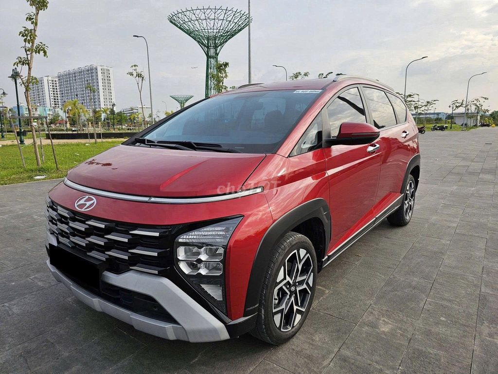 Hyundai Stargazer Premium 2023, красный, 91 000 км