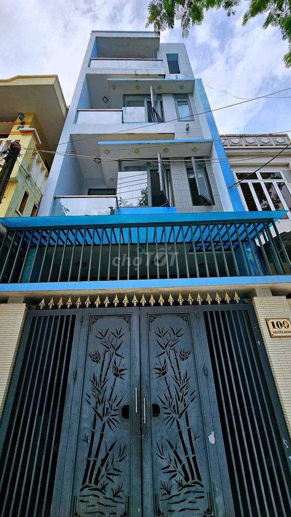 Аренда · 4 комн. · 100 м² · Quận Cẩm Lệ, ул. nguyễn nhàn