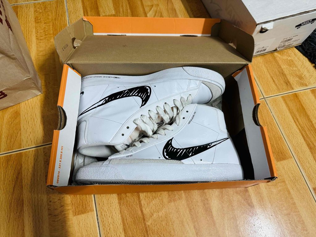 pass đôi blazer mid nike size42 còn mới