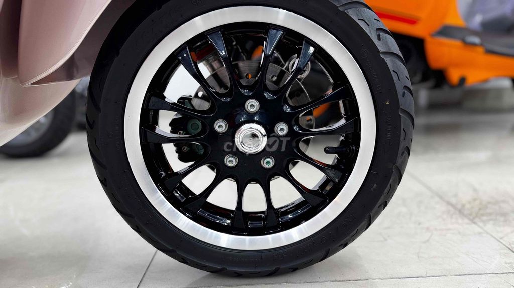 Vespa Sprint Hồng Porsche Mới như xe hãng 4300km. Mua bán Xe máy tại Quận Phú Nhuận Tp Hồ Chí Minh được đăng bởi VESPA  PIAGGIO BẢO HƯNG Vespa cũ trả góp  hình 17