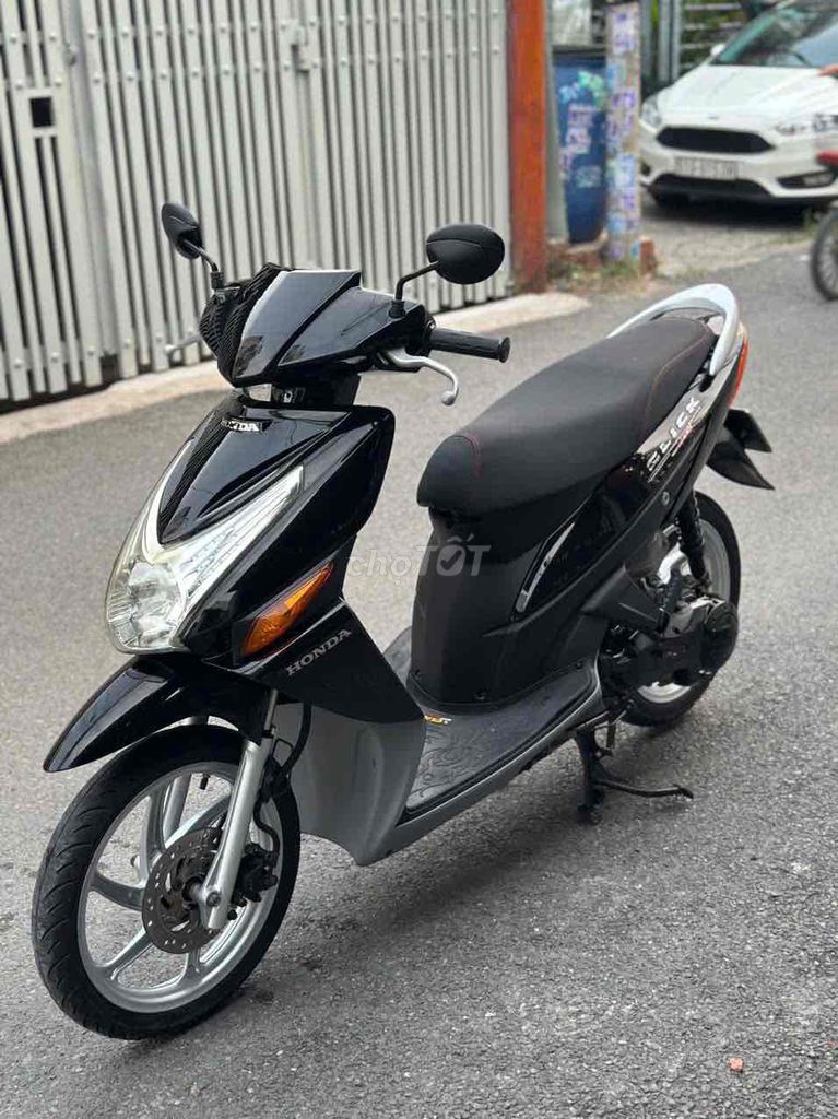 Черный скутер Honda Click 110, красивый автомобиль, тихий