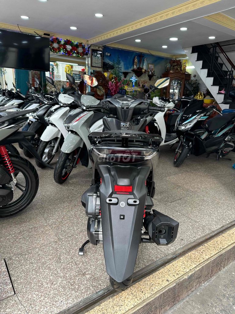 SH 160i ABS 8/2023 Xám Lambor HSCT Bao Sang Tên. Mua bán Xe máy tại Quận Gò Vấp Tp Hồ Chí Minh được đăng bởi Ngô Hà hình 5