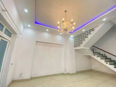 Cho thuê nhà nguyên căn, nội thất cơ bản, 4 PN + 4 WC. Giá rẻ