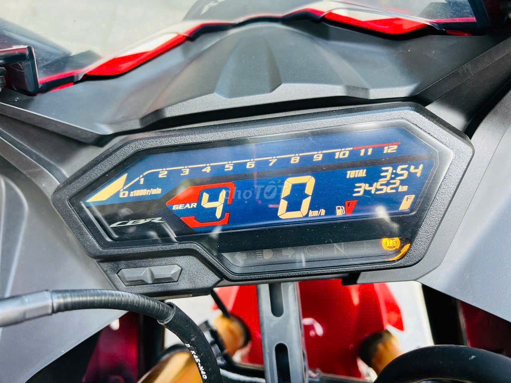 Honda CBR Đỏ, xanh, trắng 3452 km. Mua bán Xe máy tại Quận Nam Từ Liêm Hà Nội được đăng bởi MAI HÒA hình 2