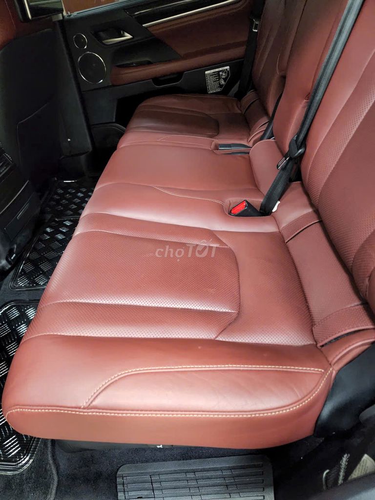 Lexus LX570 hàng Mỹ cực mới 95%, nhà trùm mền. Mua bán Ô tô tại Quận 10 Tp Hồ Chí Minh được đăng bởi Mỹ Linh hình 12
