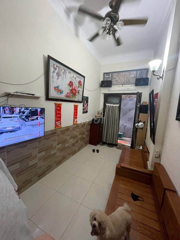 Cho thuê nhà nguyên căn 2 tầng, 60m2, Đội Cấn, Ba Đình