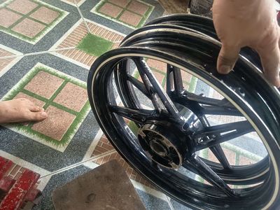 Mâm xe máy Exciter 135 Đen trắng. Mua bán Phụ tùng xe tại Huyện Bến Lức Long An được đăng bởi Vinh