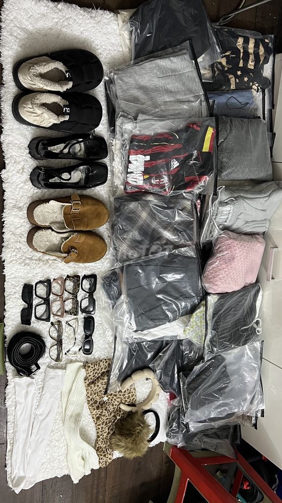 Quần áo phụ kiện. Mua bán Quần áo tại Quận 3 Tp Hồ Chí Minh được đăng bởi Trần Quế Nghi hình 1