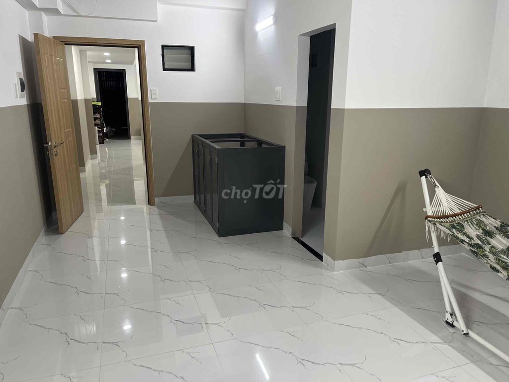 Phòng trọ dưới trệt 25m2, sân riêng 12m2, giá 5,5 triệu/tháng