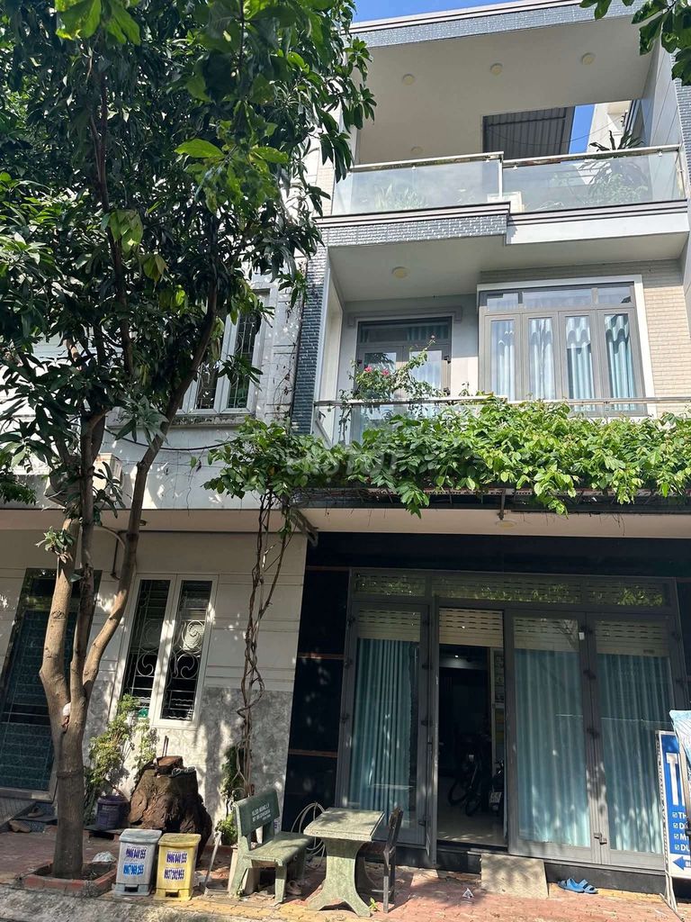 Nhà 2 lầu gần bệnh viện dĩ an 