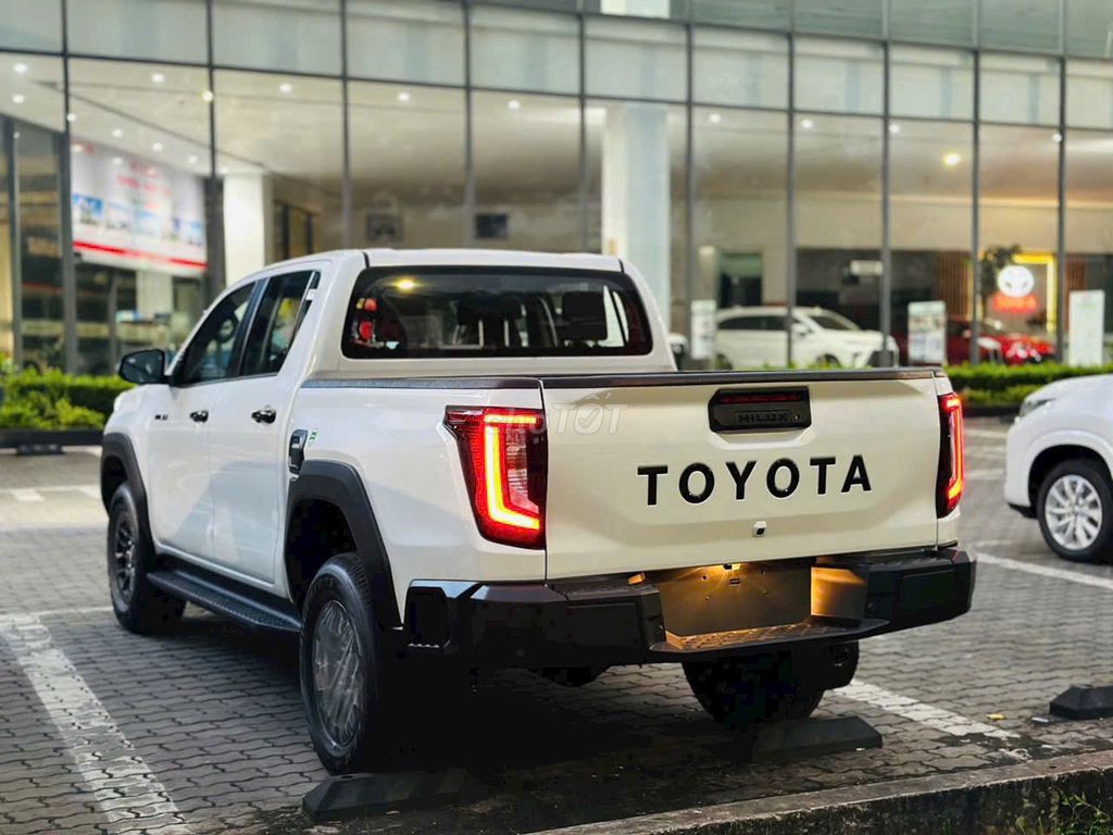 Toyota Hilux 2026 photo 2