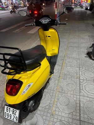 Piaggio Vespa 125 2019 Vàng 13000 km. Mua bán Xe máy tại Thành phố Thuận An Bình Dương được đăng bởi Quốc Việt