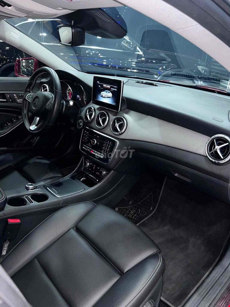 Mercedes Benz CLA Class 2018 CLA 200 - 42000 km. Mua bán Ô tô tại Quận 7 Tp Hồ Chí Minh được đăng bởi Lê Văn Út hình 13