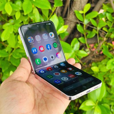 Samsung Zflip 5 256Gb VN. Mua bán Điện thoại tại Quận Ninh Kiều Cần Thơ được đăng bởi Quốc Việt