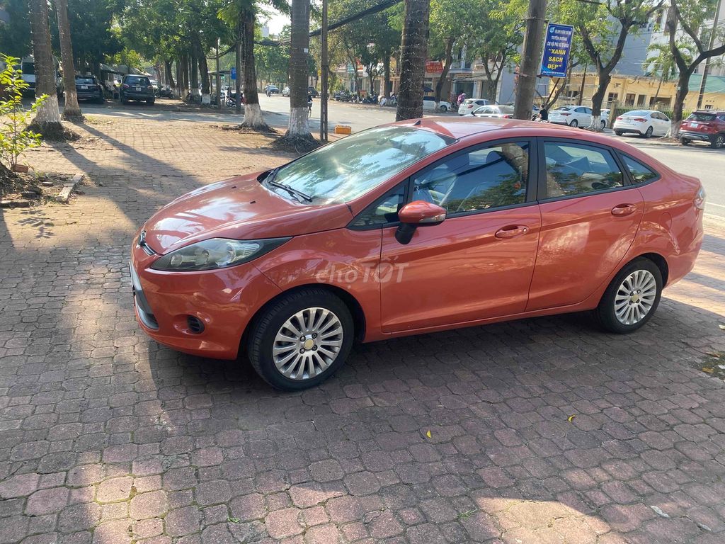 Ford Fiesta 2011 1.6 AT Sedan - 120000 km