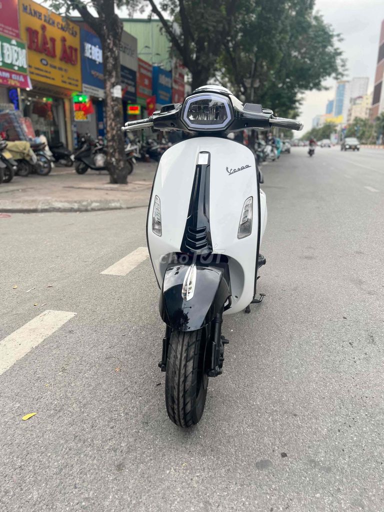 Xe điện Vespa trắng đèn vuông đủ giấy tờ